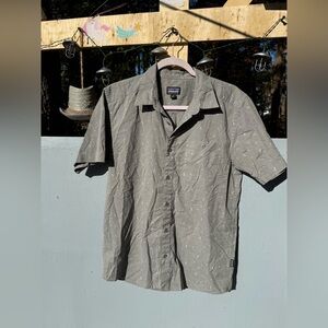 Patagonia Short Sleeve Button-Down Shirt | Size M | Outdoor Casual